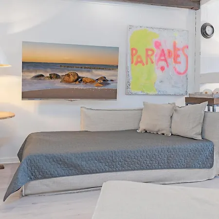 Hampton House Apartment *