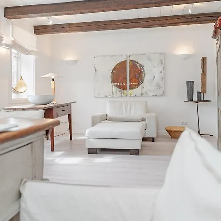 Hampton House Apartment