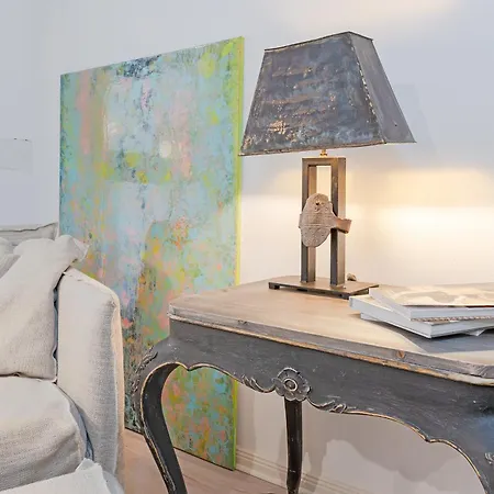Hampton House Apartment